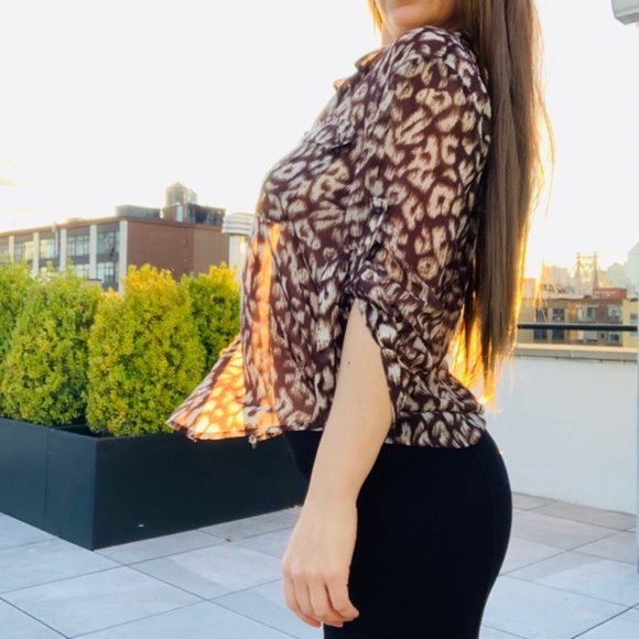 EllenTracy Light Leopard Animal Print Blouse Shirt - Picture 10 of 16